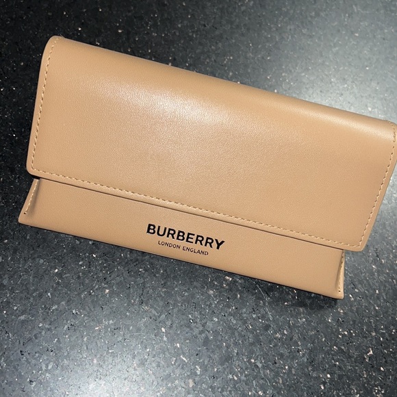 Burberry sunglasses UNISEX - Picture 4 of 4